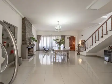 Casa en Venta en Villa Sarmiento, USD 390.000