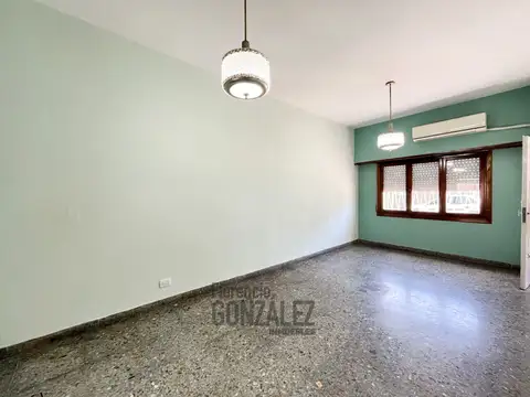 Depto Tipo Casa en Alquiler en Lomas Del Mirador, $ 750.000