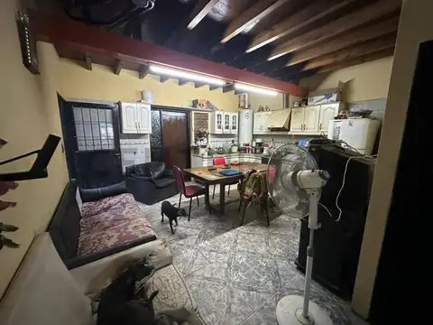 Complejo en venta con renta activa – Casa + 3 departamentos a pasos de calle Mitre