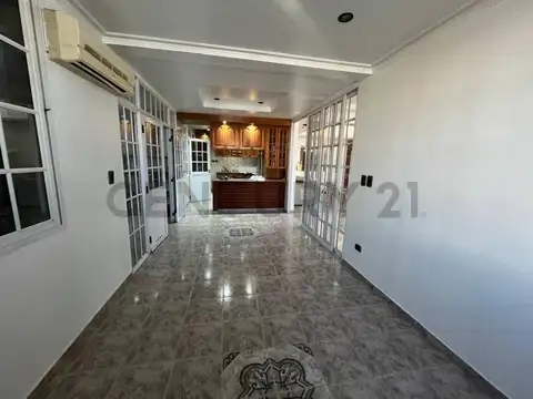 Casa 5 ambientes con 1 baño