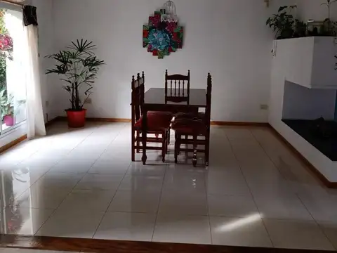 Casa en Venta en Rafael Calzada, USD 180.000