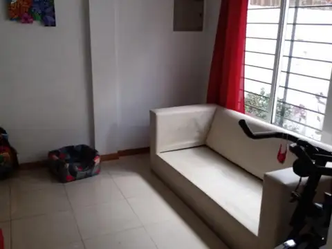 Excelente propiedad con local en muy buena zona 