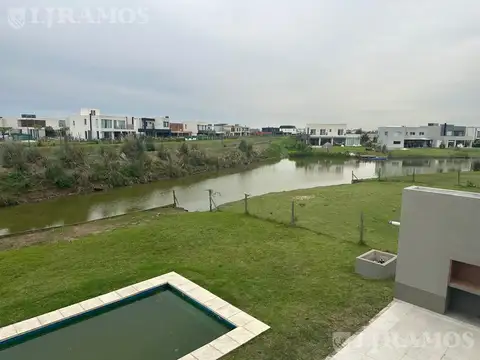Casa en Alquiler Temporal con 2 cocheras