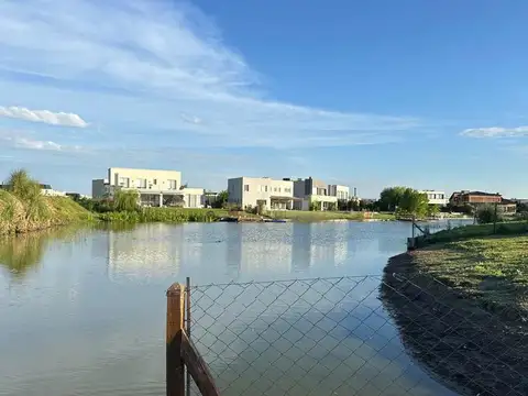 Casa 5 ambientes con 4 baños