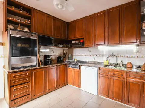 CASA VENTA 4 DORMITORIOS JARDIN CON PARRILLERO PICHINCHA MACROCENTRO ROSARIO