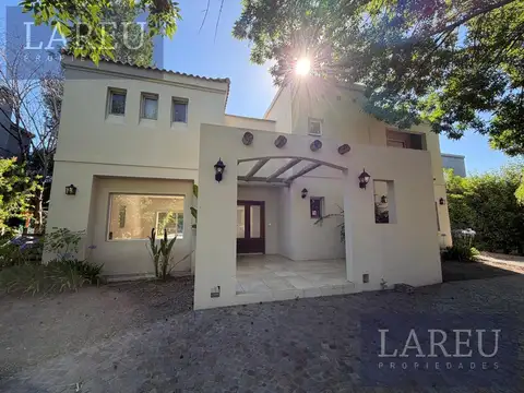 SAINT  MATTHEWS  VILLAGE PILAR