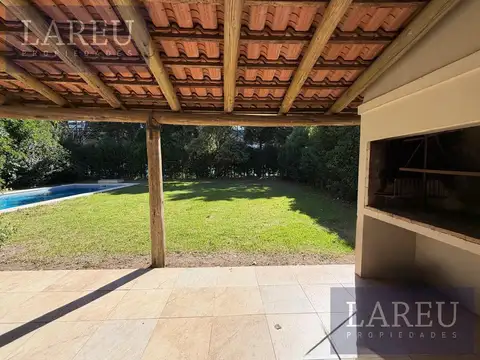 Casa 6 ambientes con 4 baños