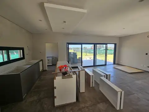 Casa 5 ambientes con 3 baños