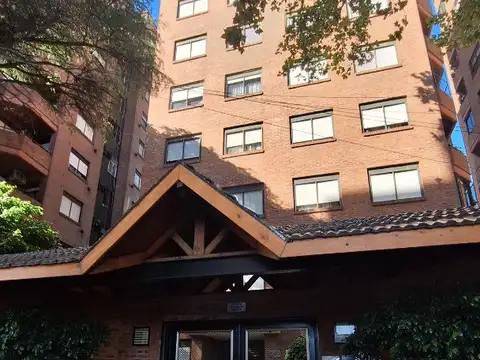 Departamento de 4 Ambientes con Cochera Cubierta en Venta – San Martín Centro