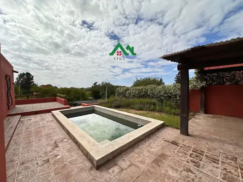 Casa 8 ambientes con 2 baños