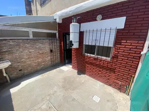 Depto Tipo Casa 2 ambientes con 1 baño