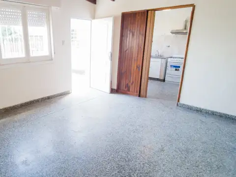 Casa 3 ambientes con 1 baño