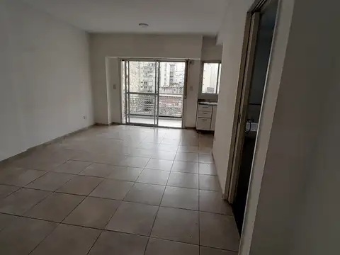 Amplio epartamento 1 Ambiente Al Frente con Balcón