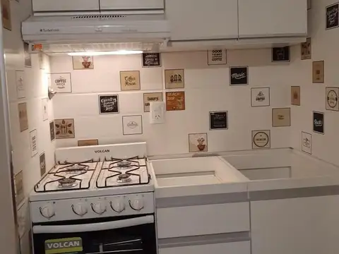 Monoambiente al frente con balcón en alquiler Saavedra