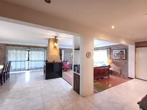 Casa 5 ambientes con 3 baños