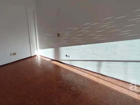 Pueyrredón  al 2700 entre Córdoba y Marengo