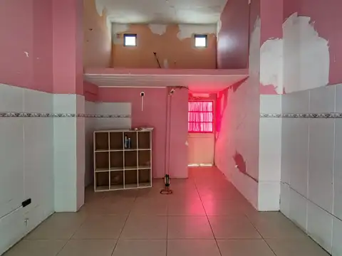 EN FOCO COMERCIAL – SIN EXPENSAS – CUATRO VIENTOS – BUEN ESTADO