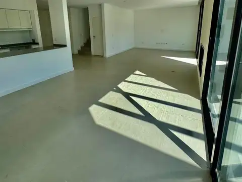 Casa 6 ambientes con 3 baños