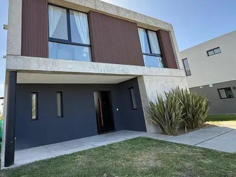 Araucarias Puertos del Lago Escobar