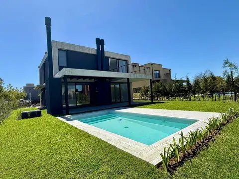 Araucarias Puertos del Lago Escobar