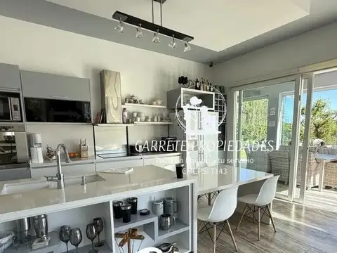 Casa en Venta con 3 cocheras