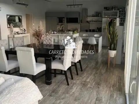 Casa 6 ambientes con 8 baños