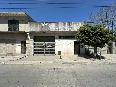 CASA CON GALPÓN EN VENTA