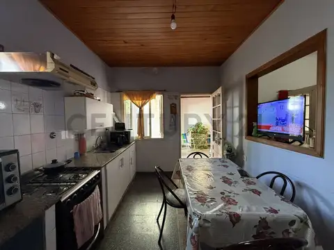 Casa 8 ambientes con 1 baño