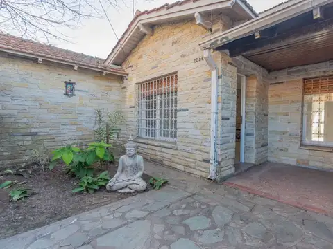 VENTA CASA 7 AMBIENTES MARTINEZ