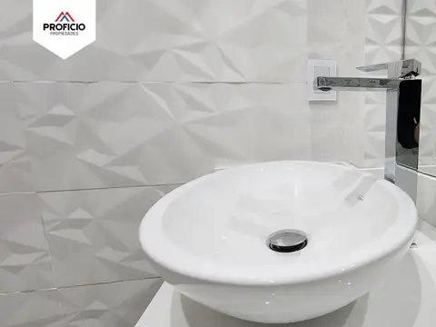 Casa en Alquiler con 4 cocheras