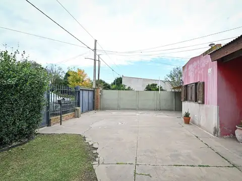 Casa en Venta con 3 cocheras