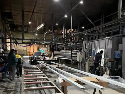 Venta Galpon Industrial sobre Av. Marquez con Local a la calle Jose Leon Suarez