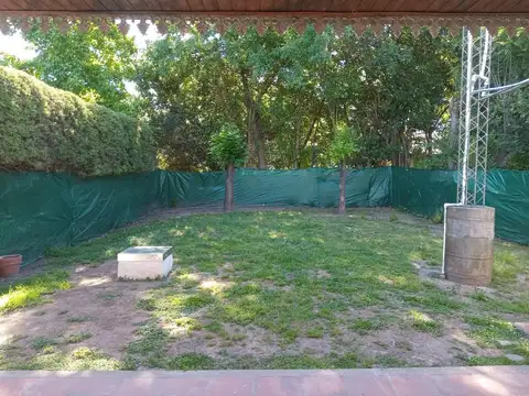 Casa en Alquiler con 3 cocheras