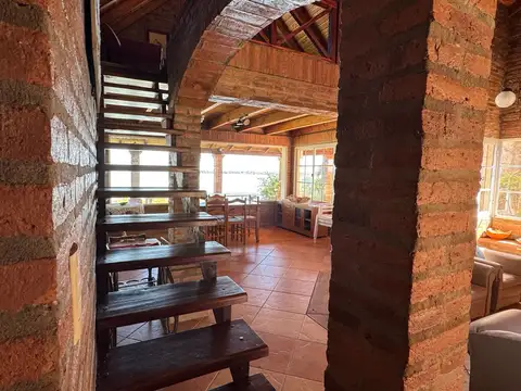 Casa 6 ambientes con 2 baños