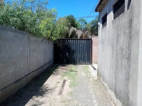 Galpon con casa 2 ambientes venta Ituzaingo