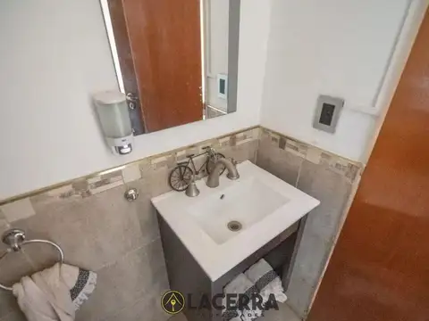 Casa en Venta con 4 cocheras