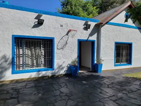 CASA CUATRO AMBIENTES CON PISCINA SOBRE LOTE PROPIO DE 2000  MTS.