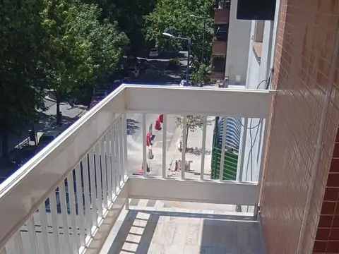 Departamento reciclado de 2 amb con balcón