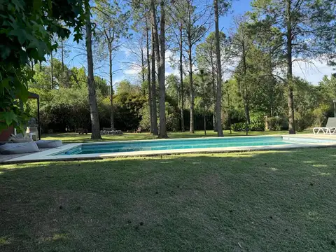 Casa en Venta con 3 cocheras