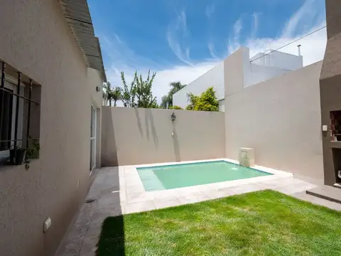 Se vende Interno con pileta y patio!