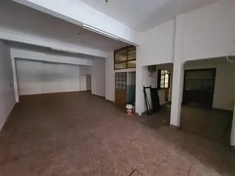 Local Comercial 130 m² c/ 2 baños, cocina y patio - San Justo