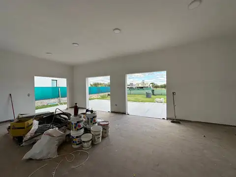 Casa en Venta con 4 cocheras