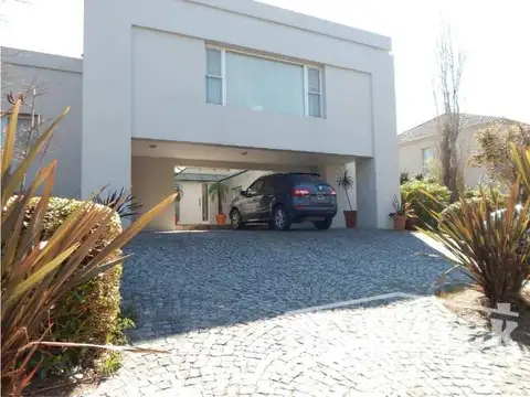 Casa en Venta en Club de Campo Abril