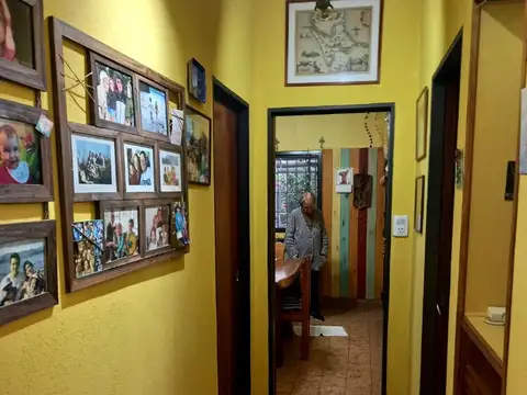 "LINDO CHALET CON DEPARTAMENTO EN EXCELENTE UBICACION"