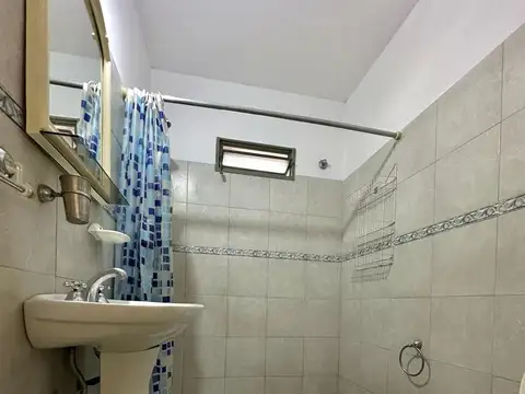 Casa 5 ambientes con 1 baño