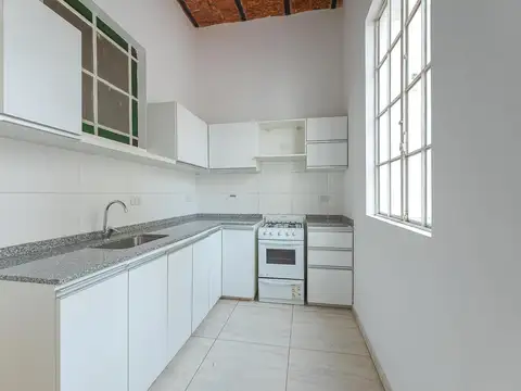 Casa en planta alta de 2 domitorios, patio y terraza exclusiva en Lourdes Rosario.
