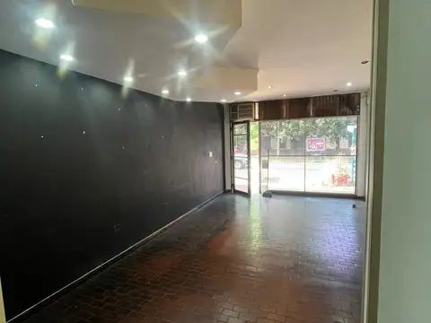 Local en Alquiler Via Púb.