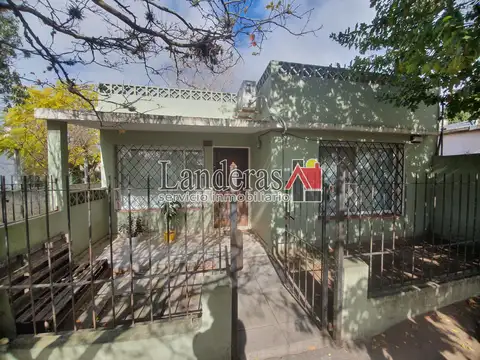 VENTA EN BLOCK - Casa 3 amb. + Dos Departamentos 2 amb. - TODOS LOS SERVICIOS!