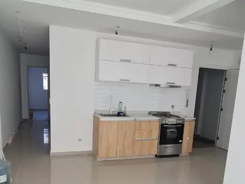 Departamento  de 3 ambientes al frente con cochera , fondo , 2 baños   