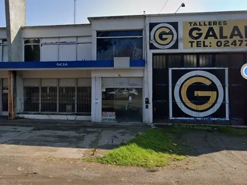 Galpón 2200m2 más 2 Playones de Estacionamiento en Casco Urbano